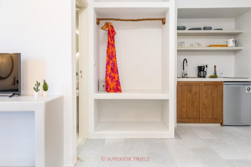 Superior Triple Room image 3