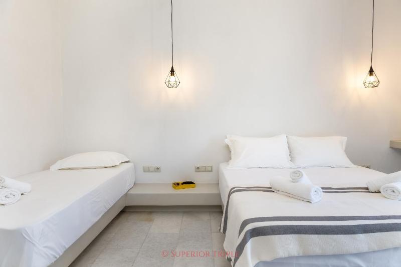 Superior Triple Room image 2
