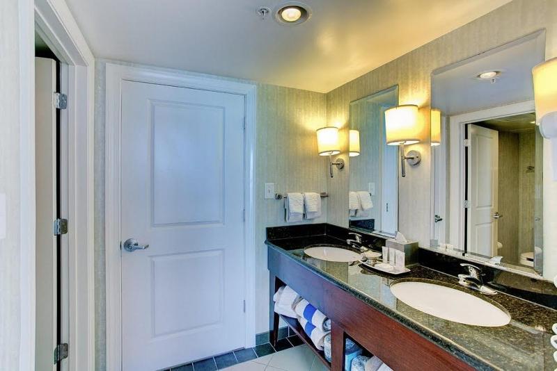 Hilton Ocean Beach Club Resort Virginia Beach VA - 2BR Suite - image 21