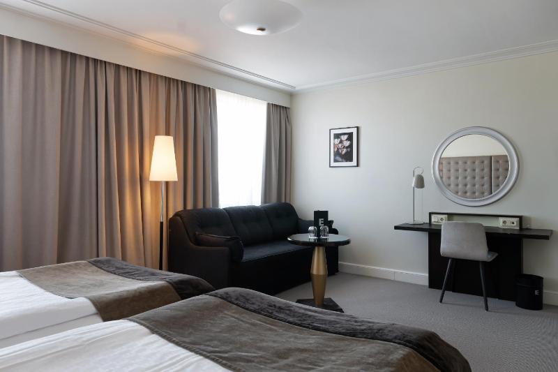 Family Room image 2