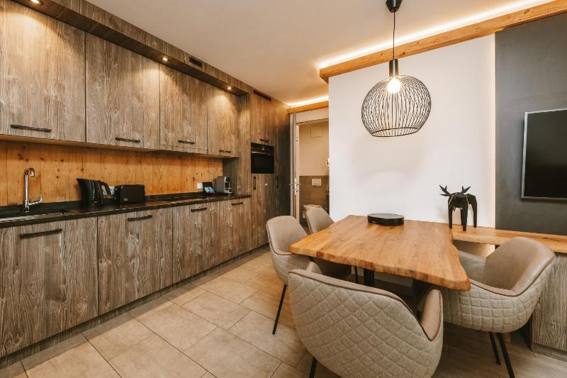 One-Bedroom Suite image 3