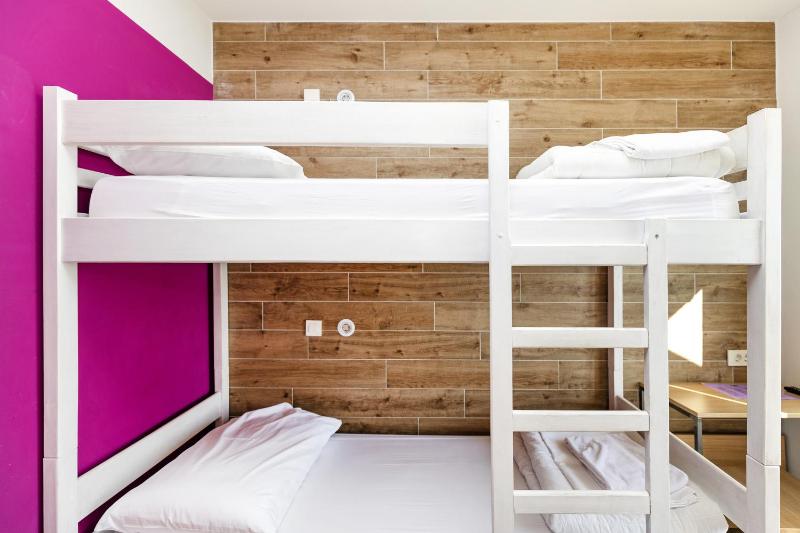 Twin Room with Bunk Beds and Garden View  image 3