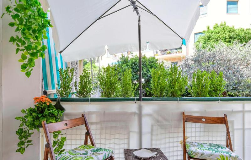 1 Bedroom Cozy Apartment In Nervi - image 17