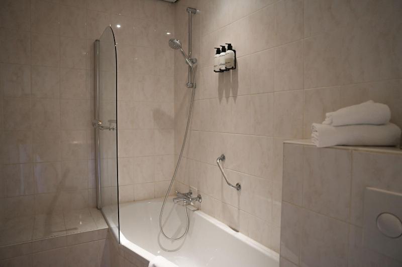Double Room with Bath image 4
