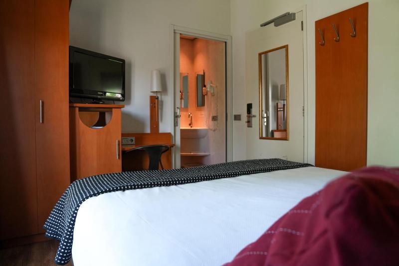 Double Room with Bath image 3