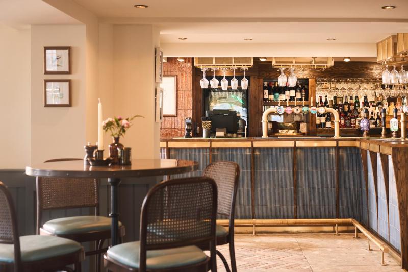 Pier House - image 25