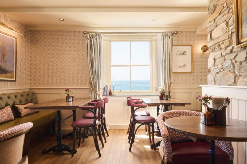 Pier House - image 6