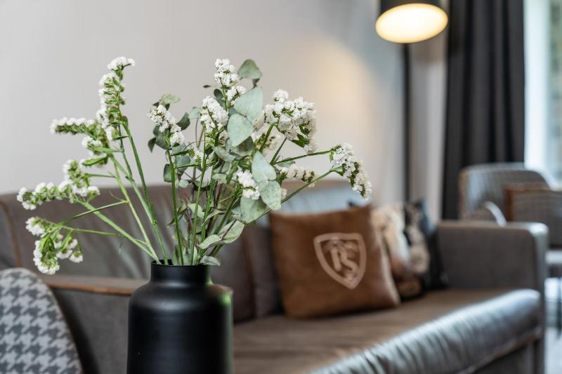 One-Bedroom Suite with Terrace image 3