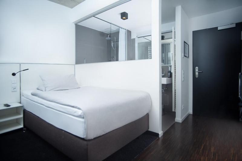 Single Room image 3