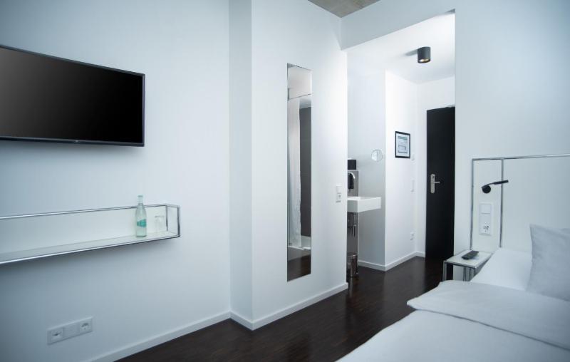 Single Room image 4