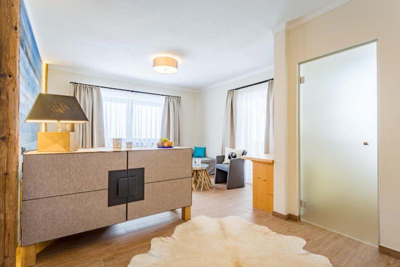 Deluxe Suite image 3