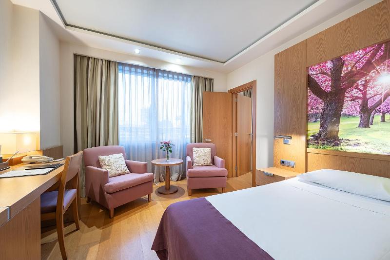 Quadruple Room image 1