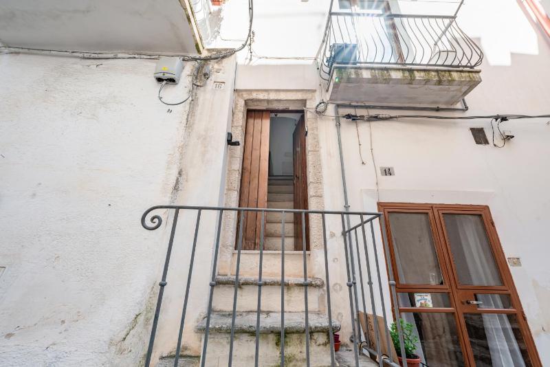 One-Bedroom Apartment - Separate Building image 3