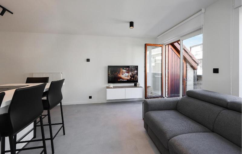 Awesome Apartment In Oostende With Wifi - image 8