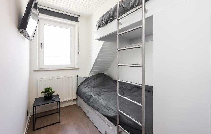 Awesome Apartment In Oostende With Wifi - image 3