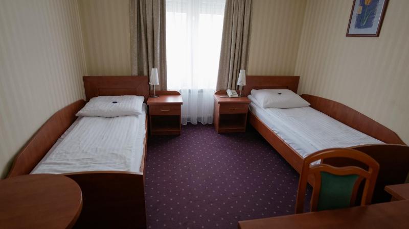 Twin Room image 2