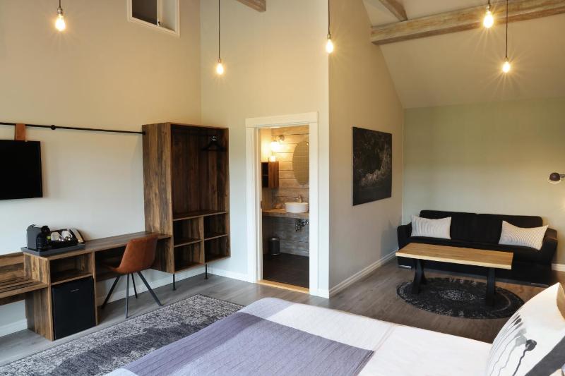 Superior Double Room image 4