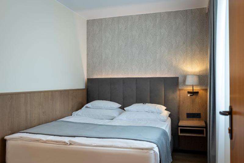 Junior Suite with City View image 2