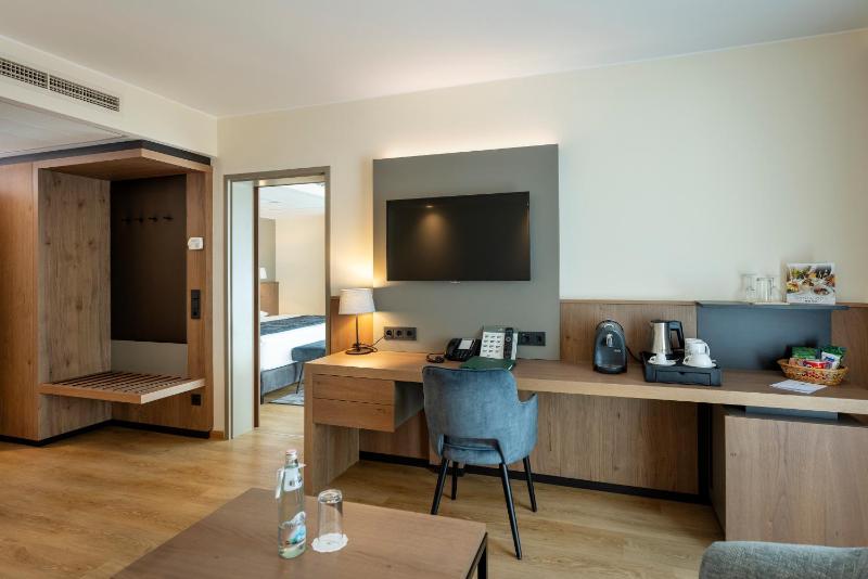 Suite with City View image 4