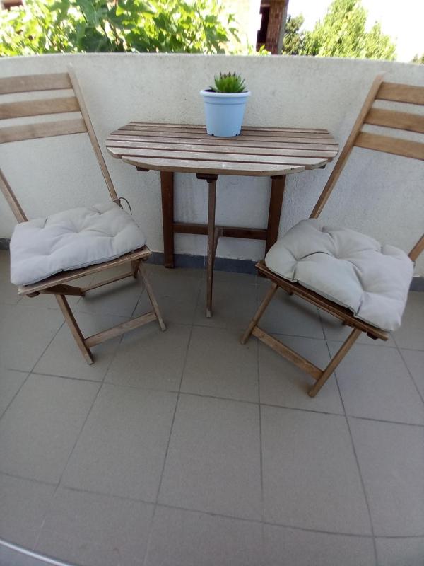Studio with Balcony image 4