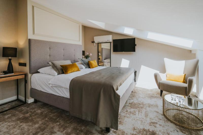 Standard Double Room image 4