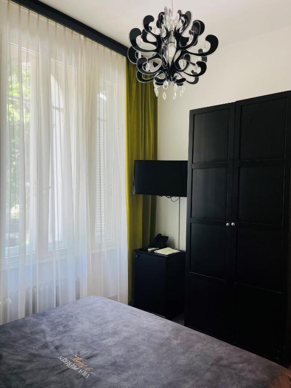 Small Double Room image 2