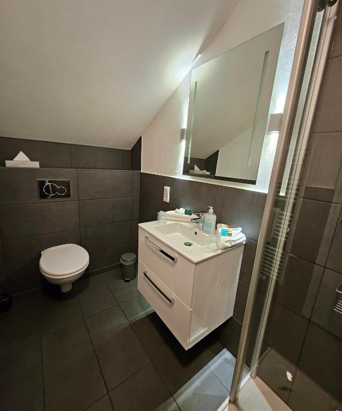 Small Double Room image 2