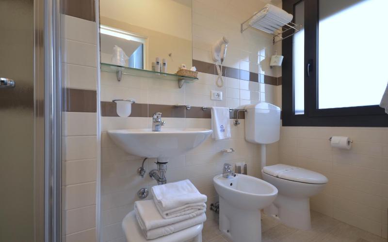 Double or Twin Room with Balcony image 4