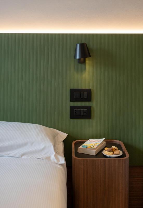 Basic Single Room with view image 3