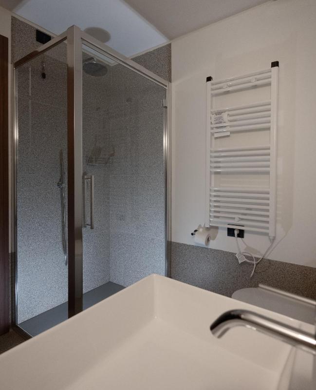 Basic Single Room with view image 4