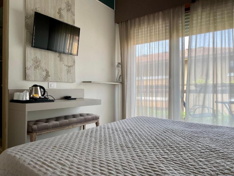 B City Hotel Bardolino - image 11