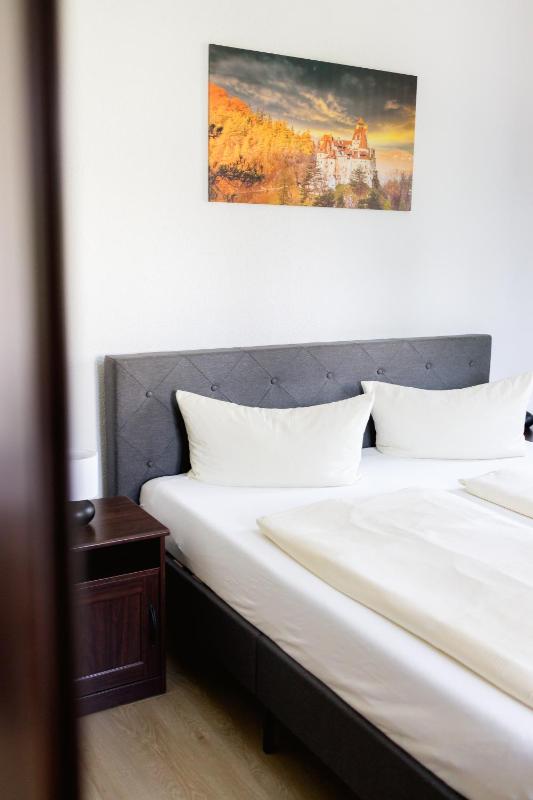 Double Room image 2