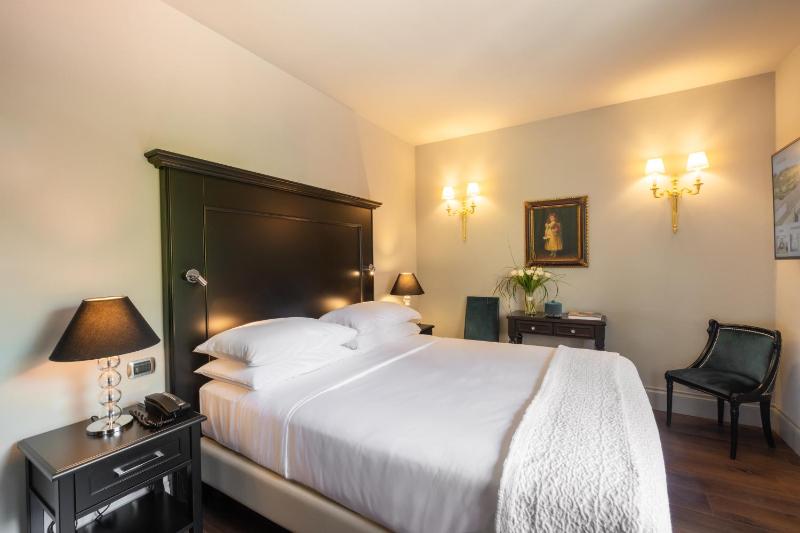 Classic Double Room image 3