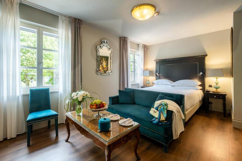 Deluxe Double Room image 4