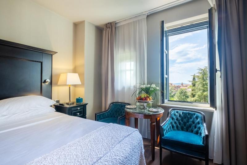 Superior Double Room image 4