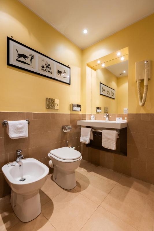 Classic Double Room image 4