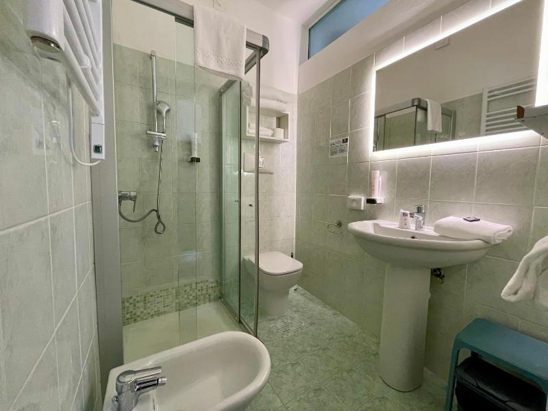 B City Hotel Bardolino - image 33