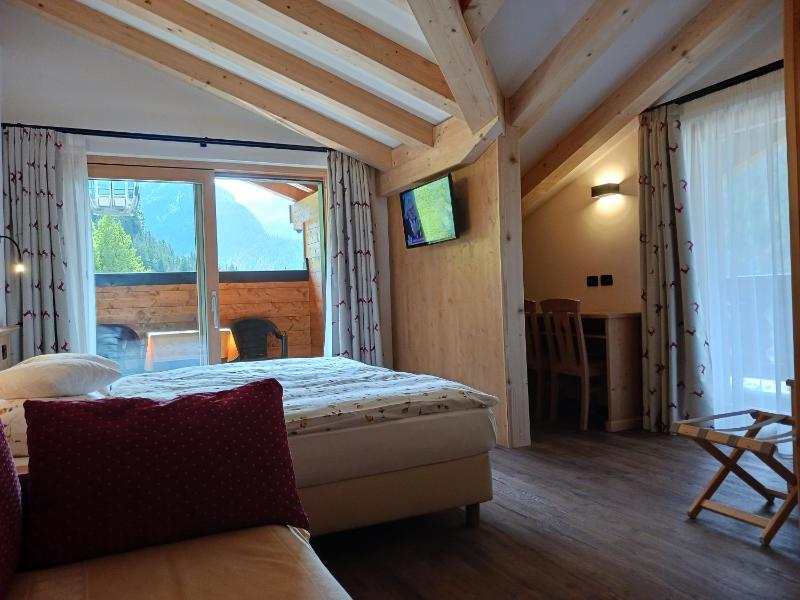 Superior Double or Twin Room with Mountain View image 1