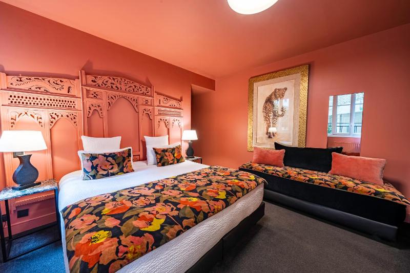 Deluxe Room image 3