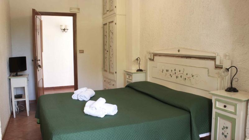 Standard Double Room image 4