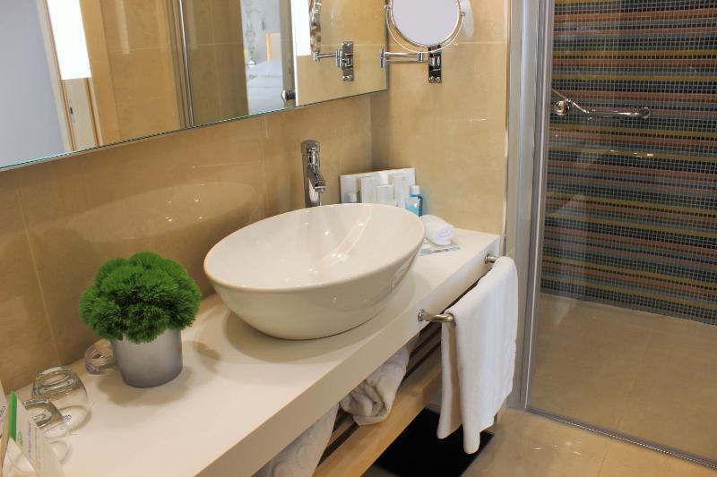 Spacious Two-Bedroom Suite image 3