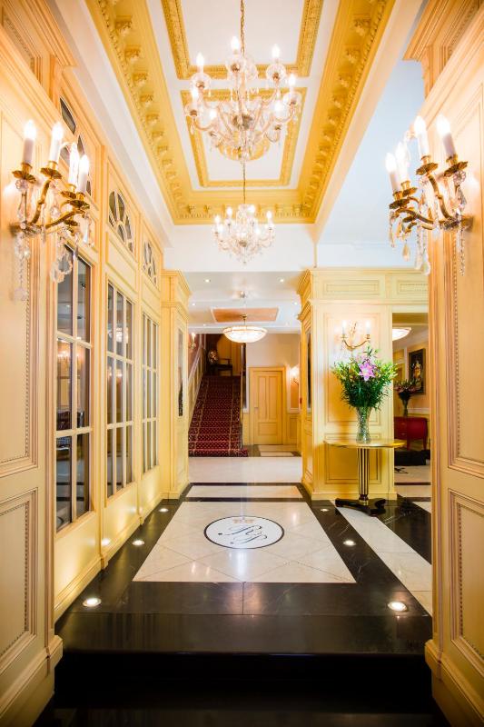 Luxury Family Hotel Royal Palace - image 3