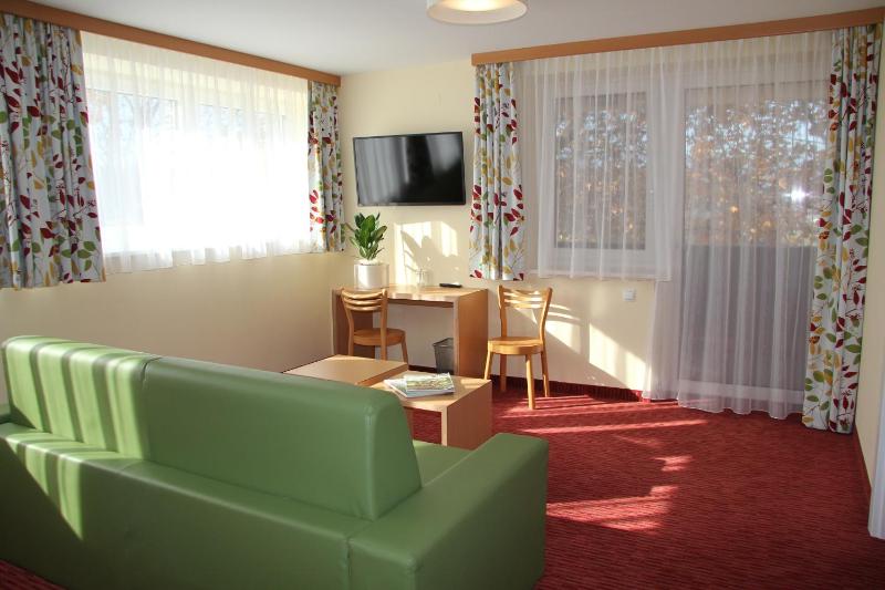Family Room (2 Adults + 2 Children) image 1