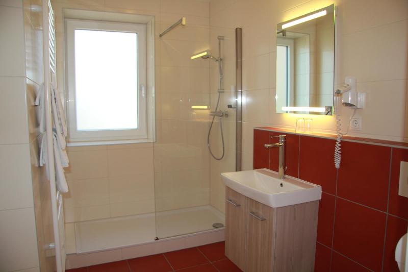 Double Room with Balcony image 4