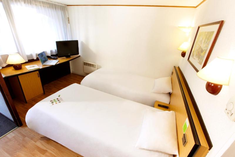 Double Room image 3