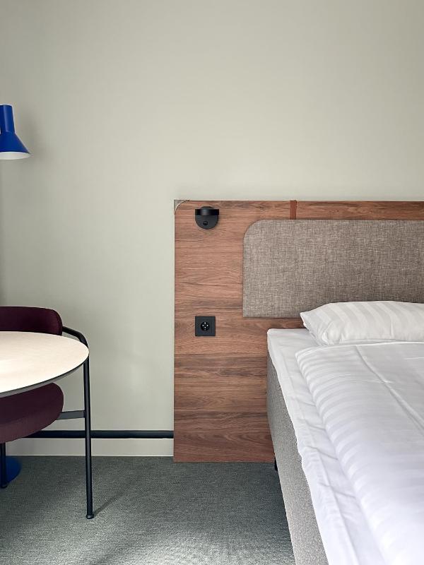 Standard Twin Room image 1