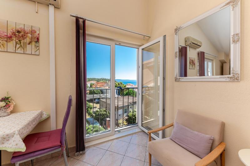 Studio with Sea View image 1