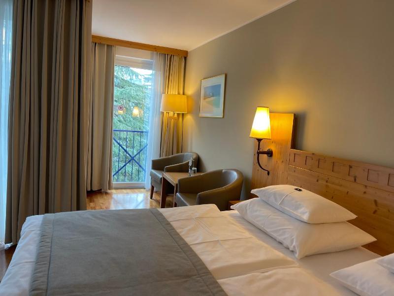 Junior Suite with Garden View image 4
