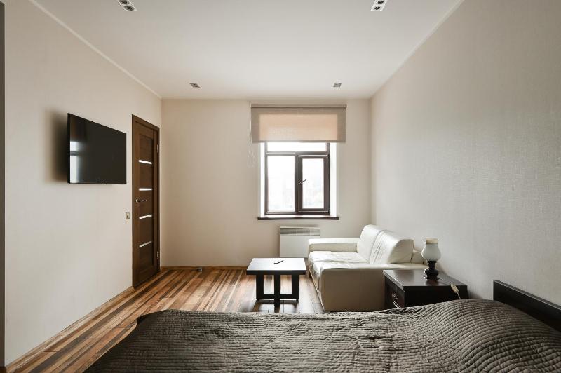 Modern Studio-apartment in the centre - image 13