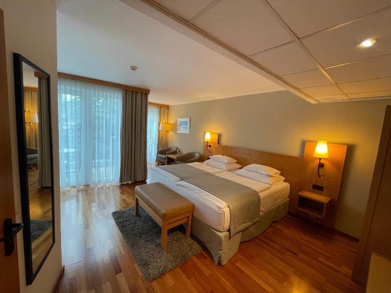 Junior Suite with Garden View image 3